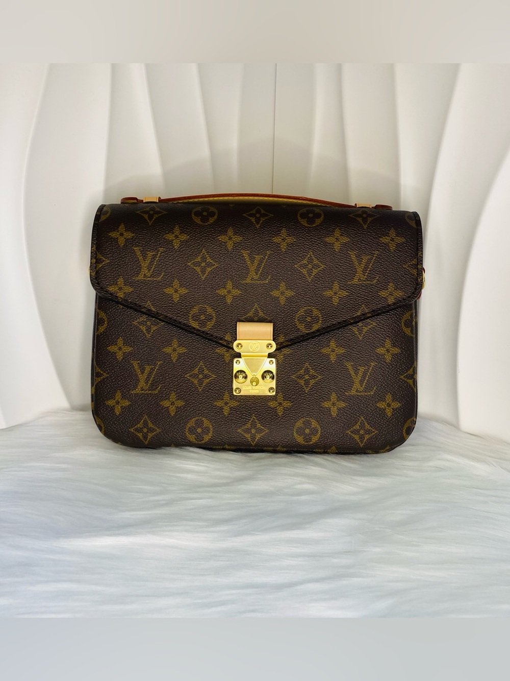 Louis Vuitton Pochette Métis Monogram Canvas Shoulder Bag with Gold Hardware